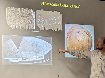 GÉNIUS, NEBO TROUBA?