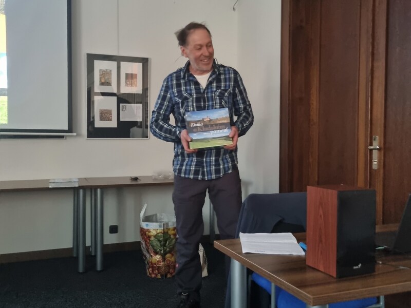 Jan Ježek představuje svou novou knihu o Kladském pomezí