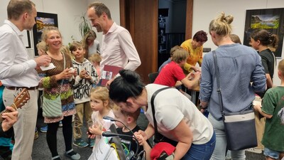 Na vernisáži panovala přátelská atmosféra