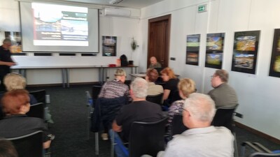 Účastníky křtu zaujala doprovodná videoprojekce