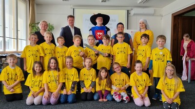 Všechny děti z každé třídy se na památku společně vyfotografovaly