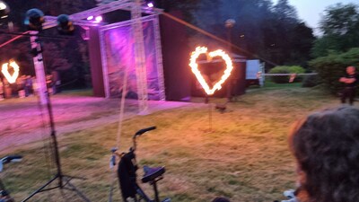 Ohňová show během svatojánské noci