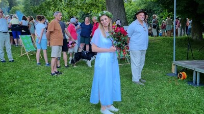 Návštěvníci svatojánské slavnosti