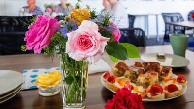 Nechybělo ani lákavé občerstvení a krásné květiny