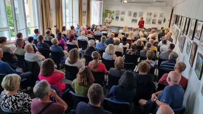 Přednáška Igora Lukeše - celkový pohled do sálu