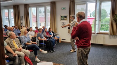 Přednáška USA dnes - v popředí Igor Lukeš