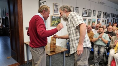 Igor Lukeš rozpráví s panem Molnárem