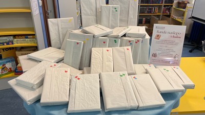 Knihy na dětském oddělení se těší na toho, kdo je pozve na rande