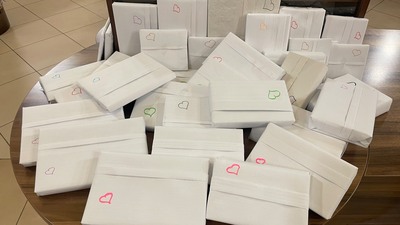 Knihy na oddělení pro dospělé se těší na toho, kdo je pozve na rande