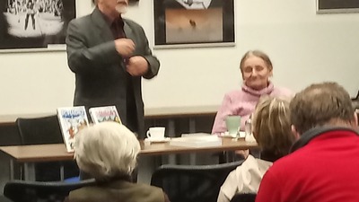 Z besedy a autogramiády knihy Pohádky z Orlických