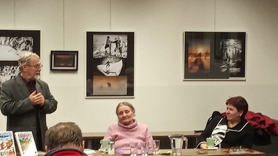 Z besedy a autogramiády knihy Pohádky z Orlických