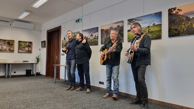 Z vernisáže fotografií Rostislava Bartoně