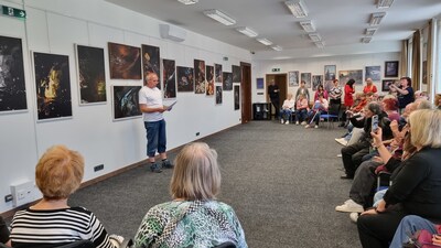 Vernisáž fotografií Jiřího Víta se těšila hojné návštěvnosti
